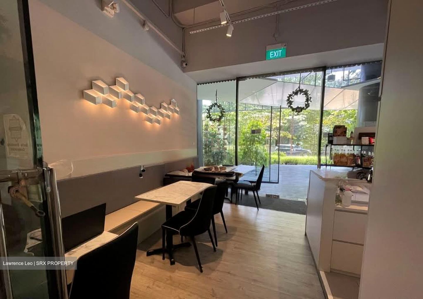Infinite Studios (D5), Retail #592436031